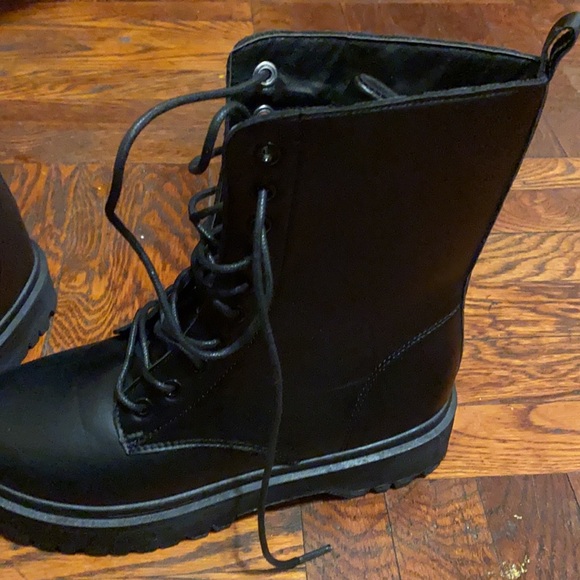 Boots - Picture 3 of 3